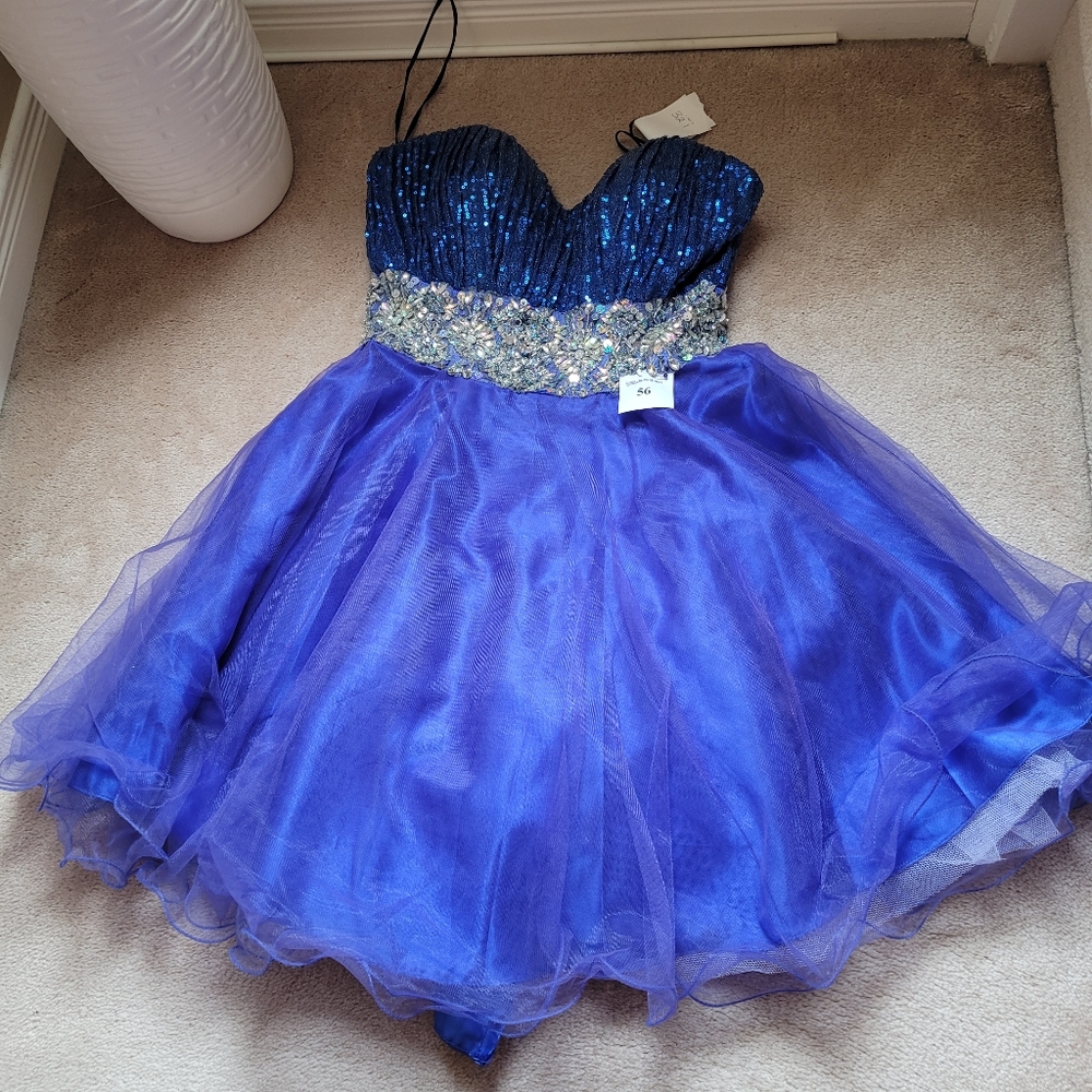 PROM/GRAD DRESS 👗 - Picture 8 of 8